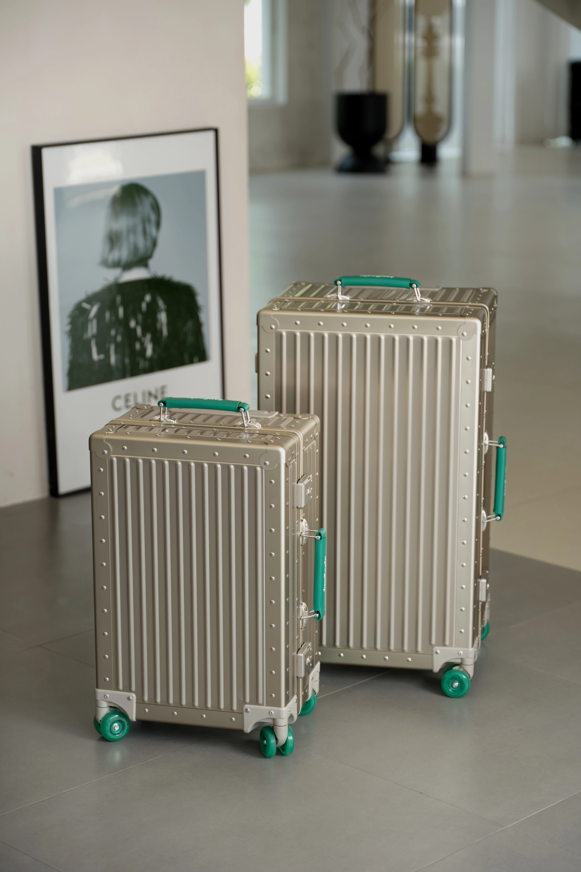 Nobl Travel Essential Aluminum Luggage Set 22 Inch Carry On and 28 Inch Checked Suitcase