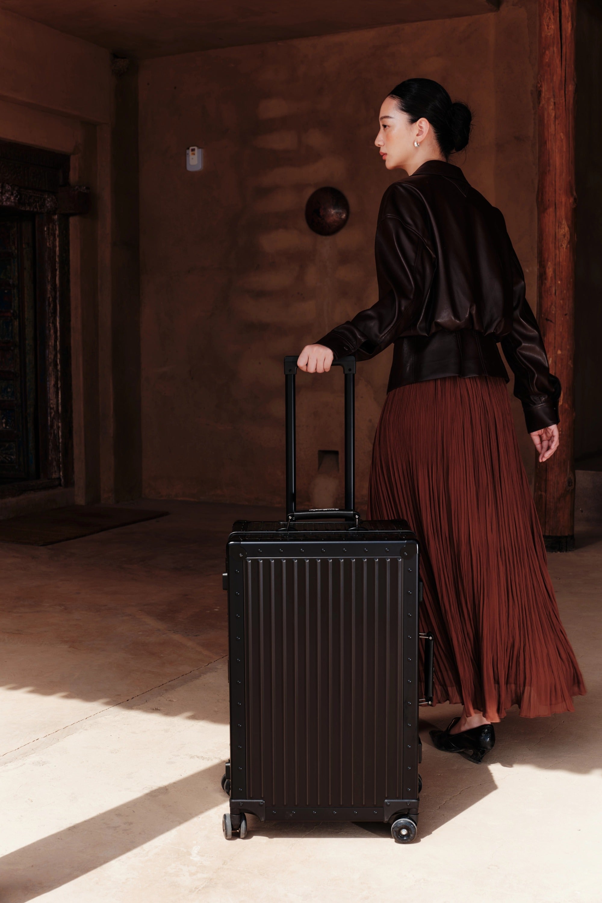 Nobl Travel Aluminum Luggage Collection with Aluminum Magnesium Alloy Suitcases