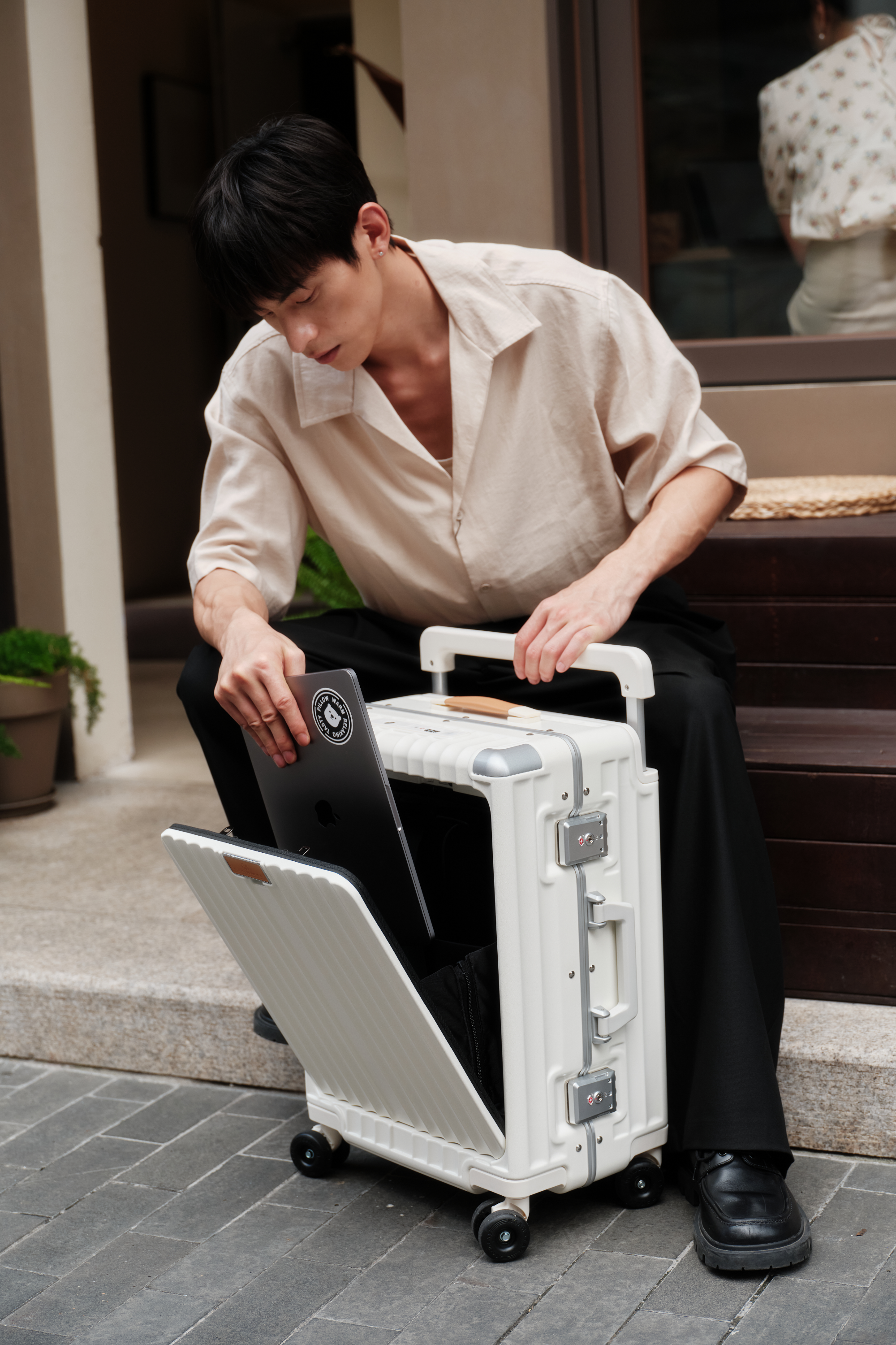 Nobl Travel Elite Wide Handle Carry On Suitcase with TSA Locks and Laptop Compartment