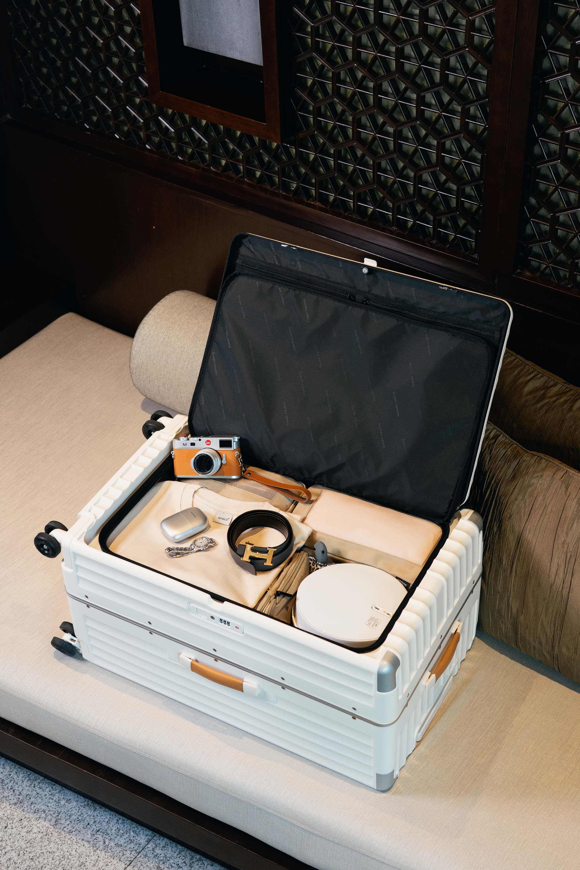 Nobl Travel Extra Large Check In Suitcase 30 Inch with TSA Lock and Polycarbonate Shell