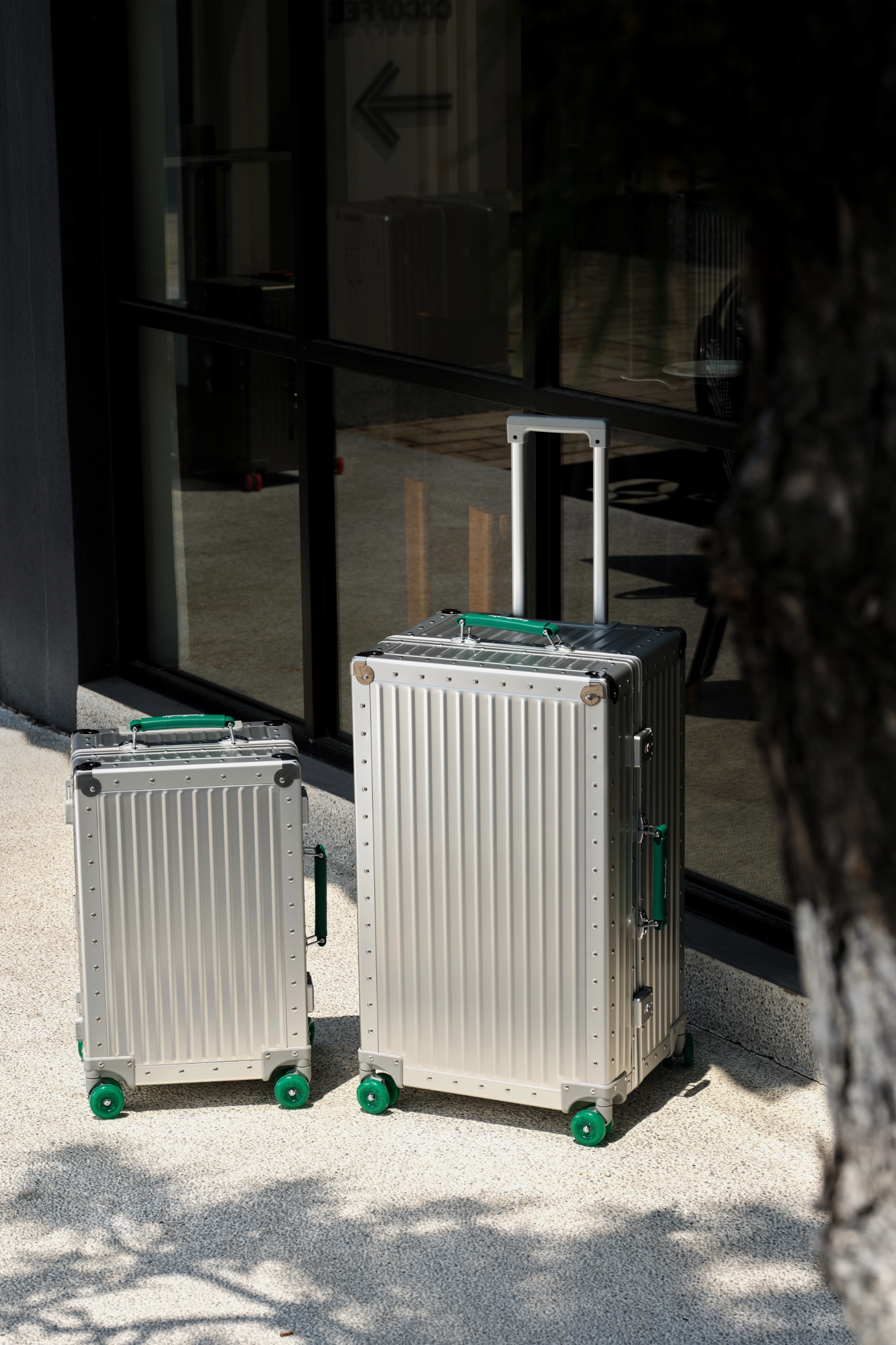 Nobl Travel Essential Aluminum Luggage Set 22 Inch Carry On and 28 Inch Checked Suitcase